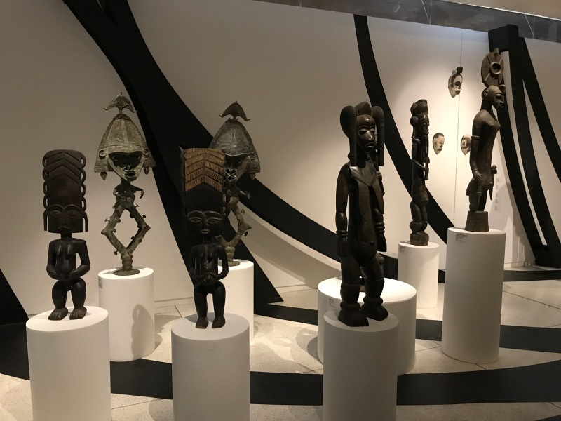 Photo of the exhibition installation with various figurative sculptures